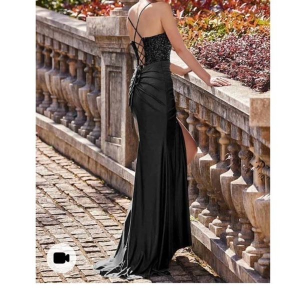 Corset Gown Sequin Bodice Mermaid‎ Train Slit Blk See measurements EUC 
💥SALE💥 - Picture 2 of 9